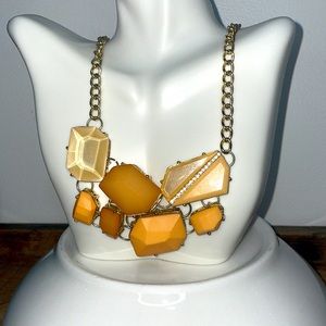 Statement necklace owned previously, in great condition!